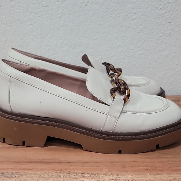 Nordstrom White Loafers with Tortoise Chain - Picture 5 of 9